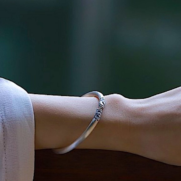 Sterling Silver Irregular Flower Pattern Bangle Bracelet - Picture 16 of 16